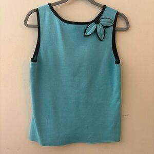 Silk blend Mod style sleeveless knit top with black trim and 3d flower size M